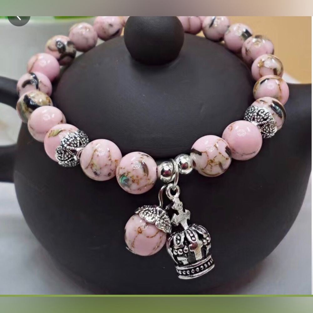 - Womens fashion beaded bracelet. New
